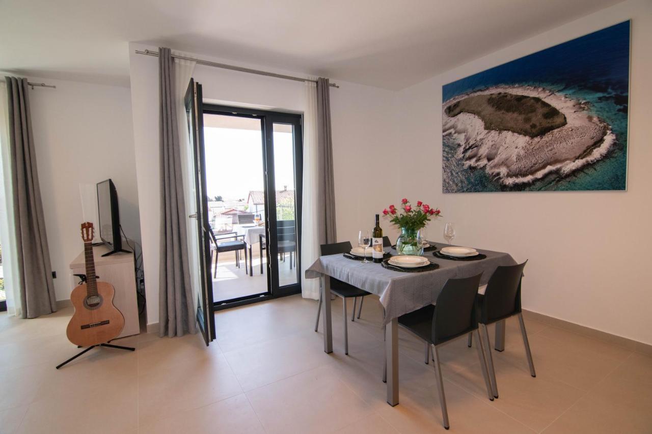 Luxury Apartment Faro With Sea View And Swimming Pool Premantura Extérieur photo