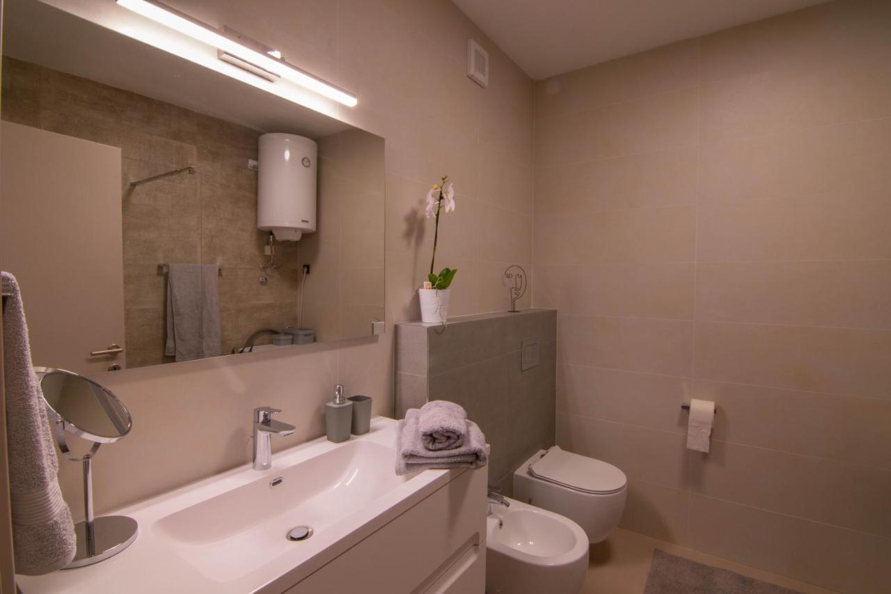 Luxury Apartment Faro With Sea View And Swimming Pool Premantura Extérieur photo