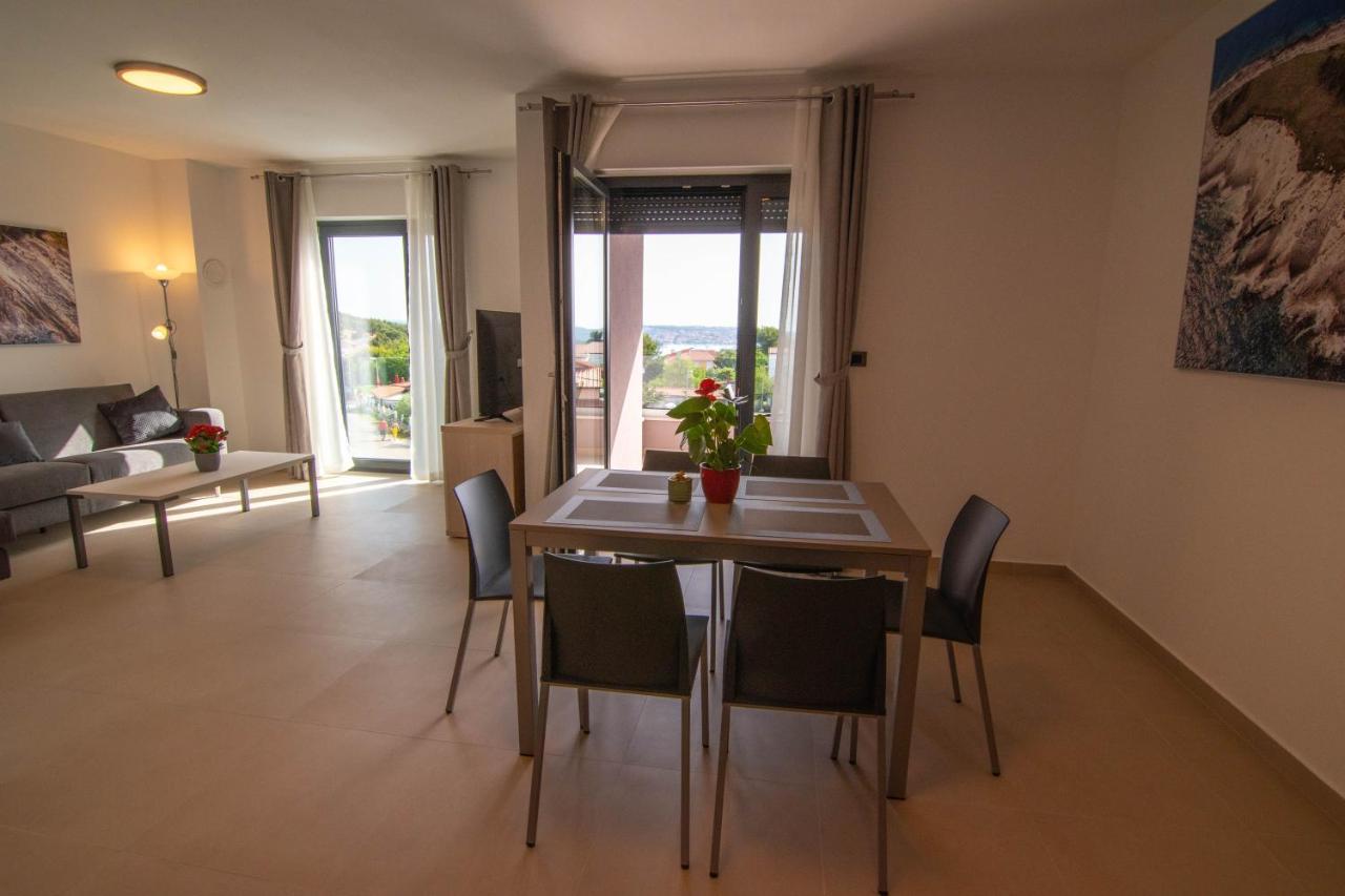 Luxury Apartment Faro With Sea View And Swimming Pool Premantura Extérieur photo